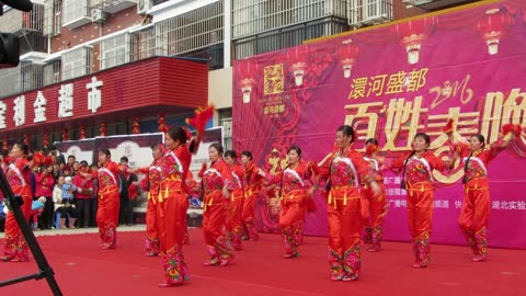 手絹舞《恭喜喜發(fā)財(cái)財(cái)》